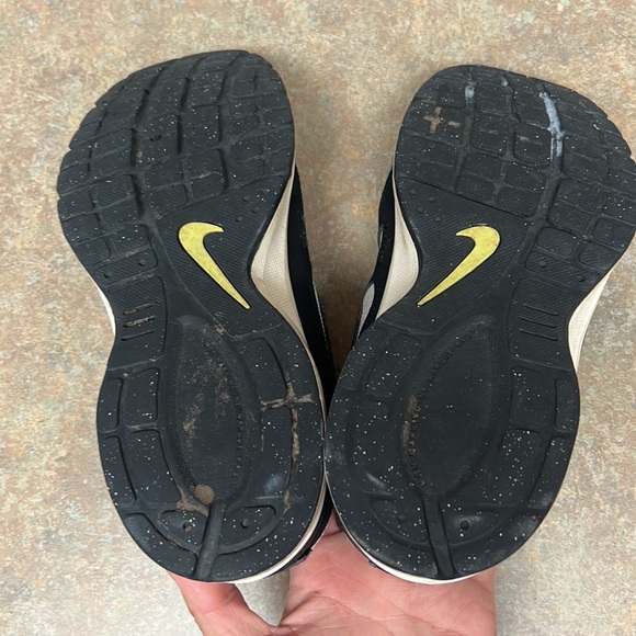 Boys Nike shoes - Picture 6 of 7